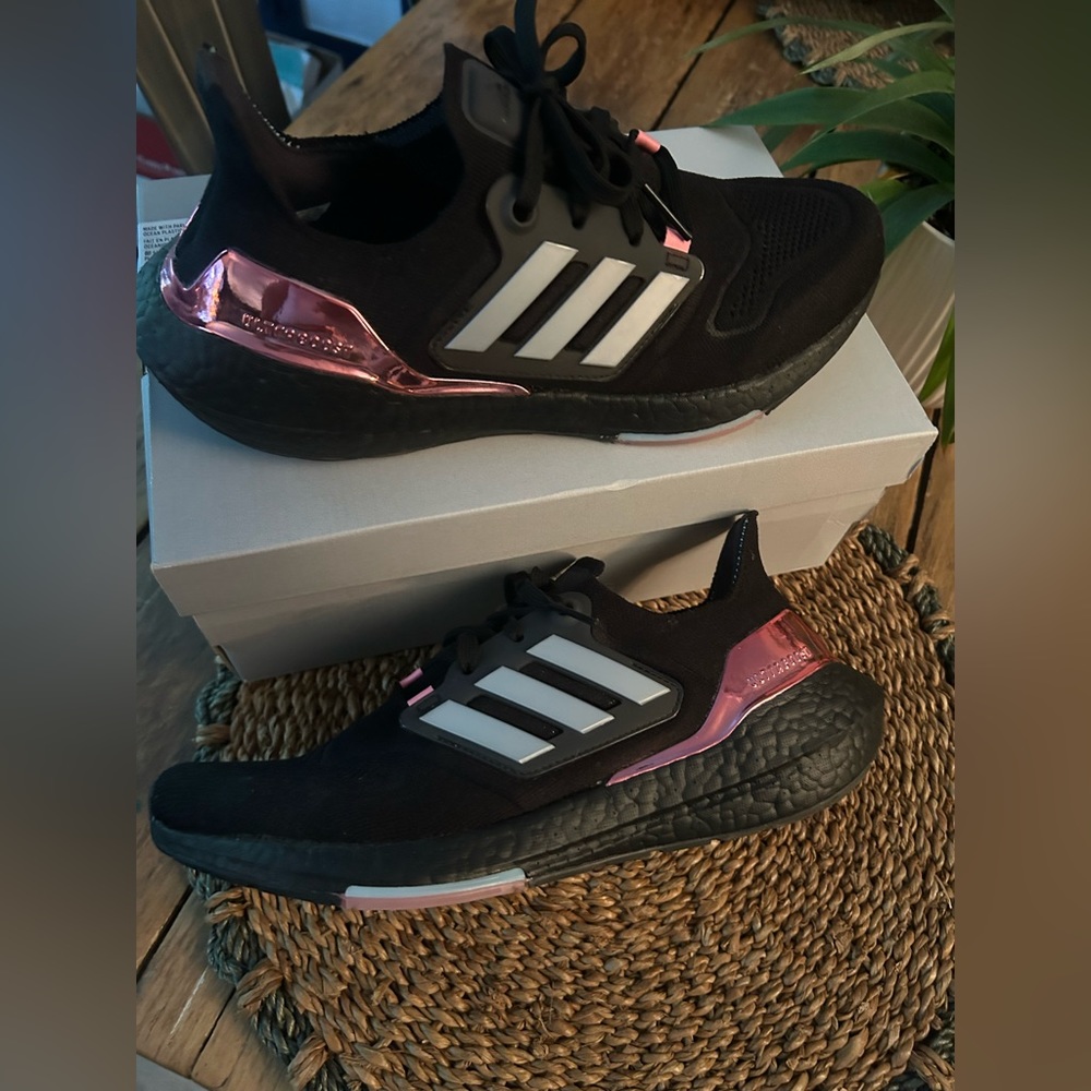 ADIDAS ULTRABOOST 22W GX 5928 8.5
